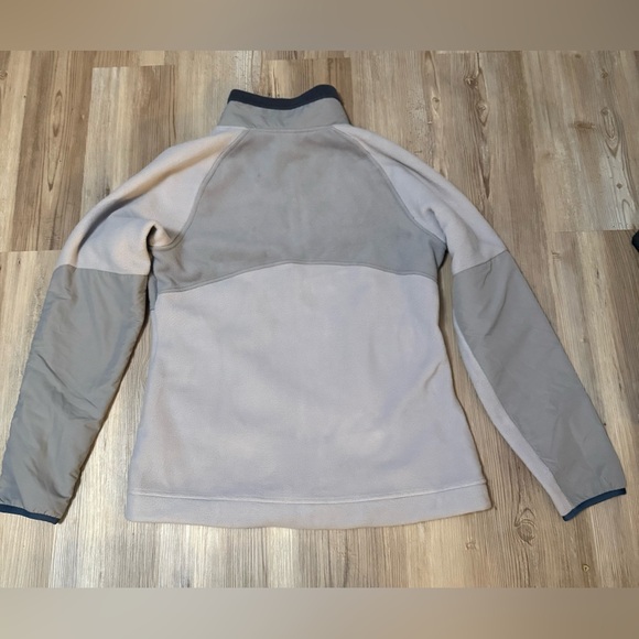 NEW Mountain Hardwear Gray and Black Fleece Jacket - Picture 4 of 6